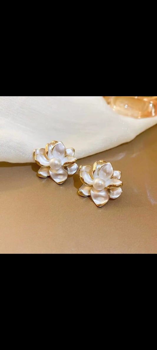EternaGlow Earrings – Timeless Elegance, Modern Shine