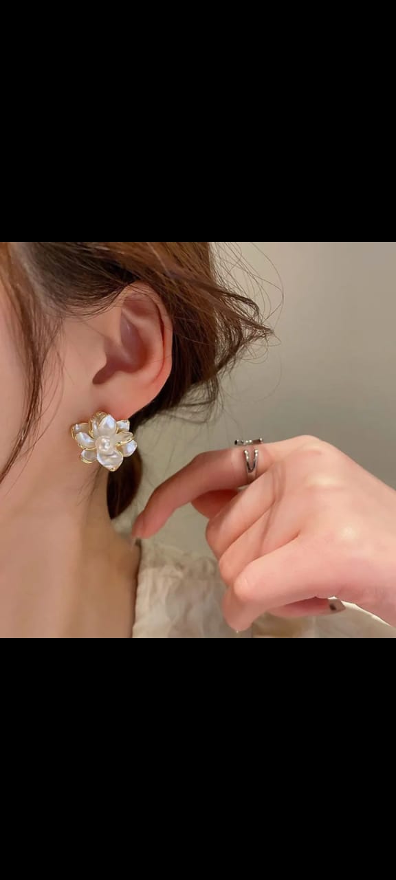 EternaGlow Earrings – Timeless Elegance, Modern Shine